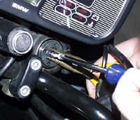 InsertingTheScrewE.jpg (8058 bytes)